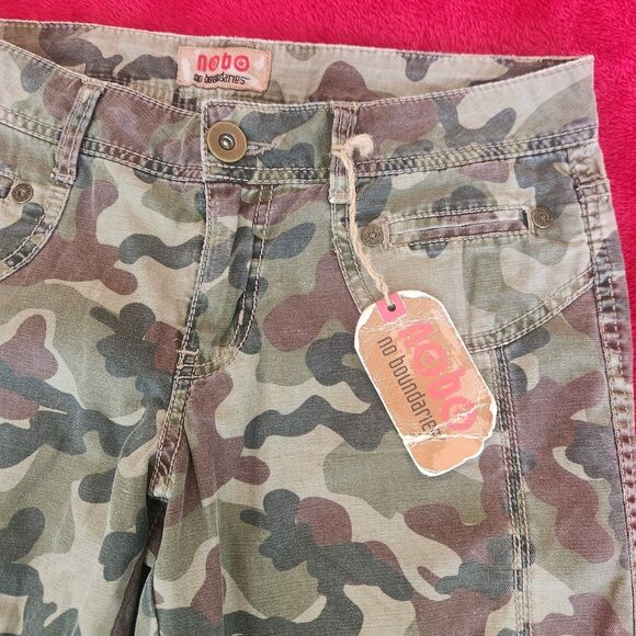 NWT No Boundaries Capri Pants Juniors Zipper Crop Camouflage 100% Cotton Size 9 - Picture 2 of 5